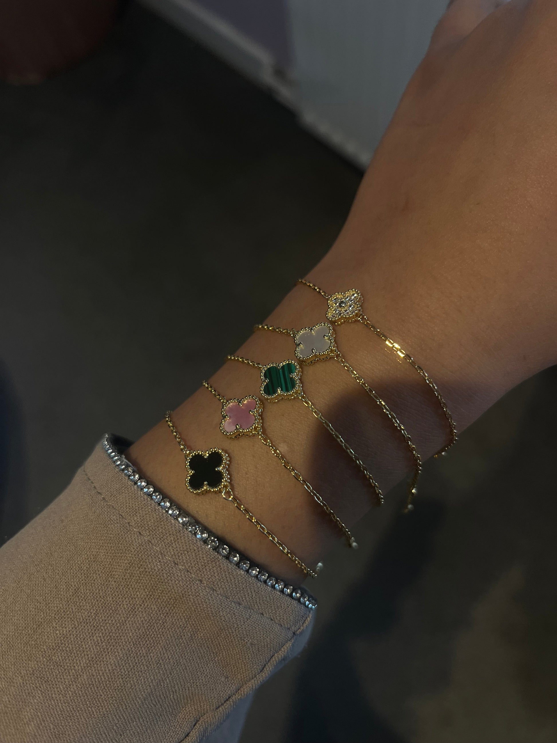 Single clover stamps dainty bracelet - Sassygrove