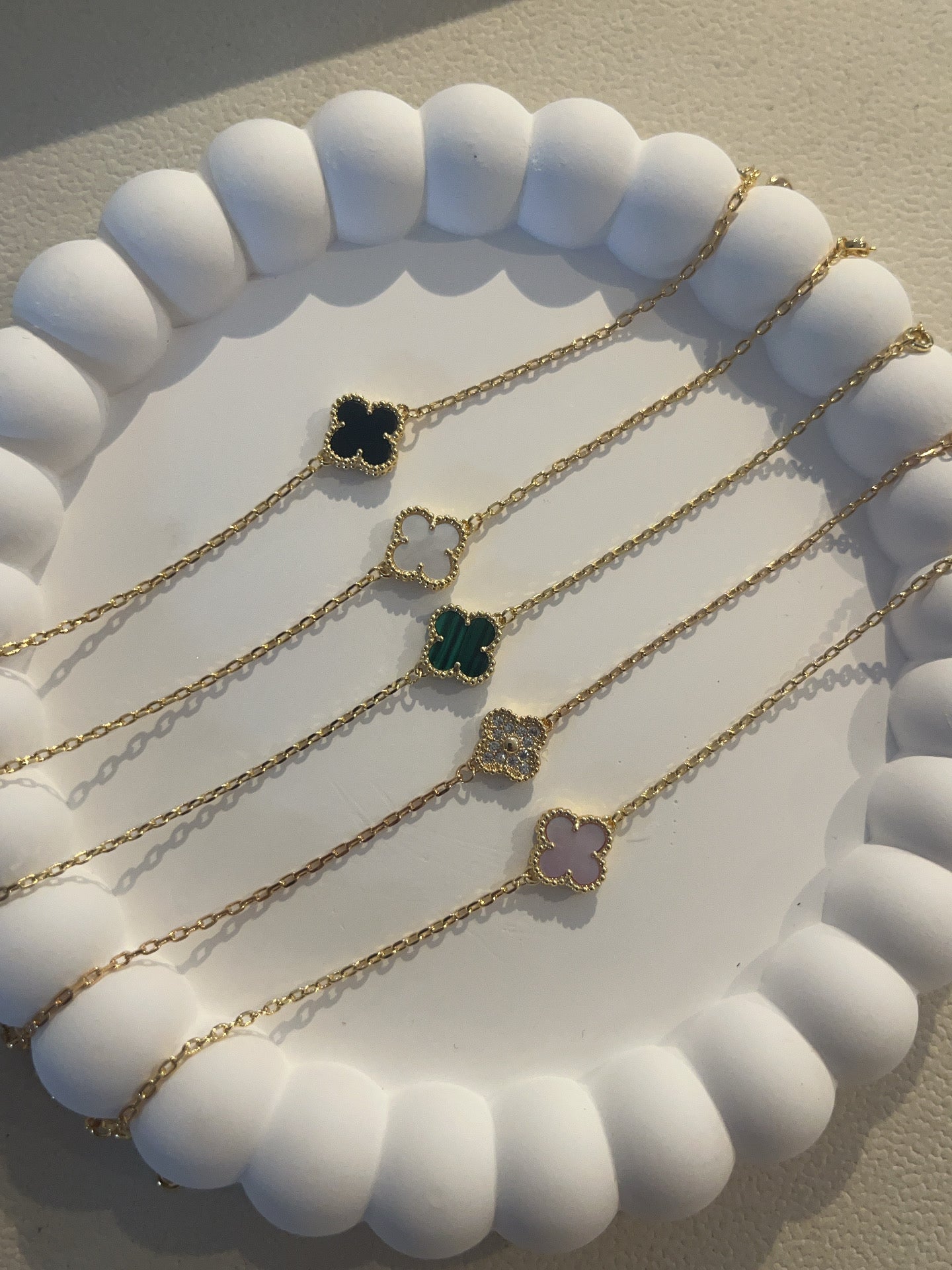 Single clover stamps dainty bracelet - Sassygrove