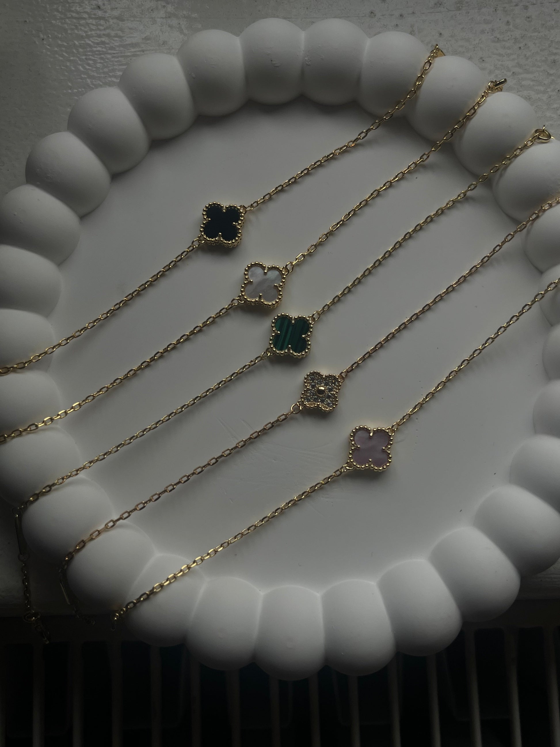 Single clover stamps dainty bracelet - Sassygrove