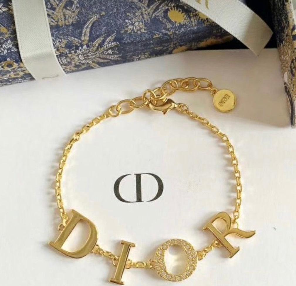 Dr bracelet - Sassygrove