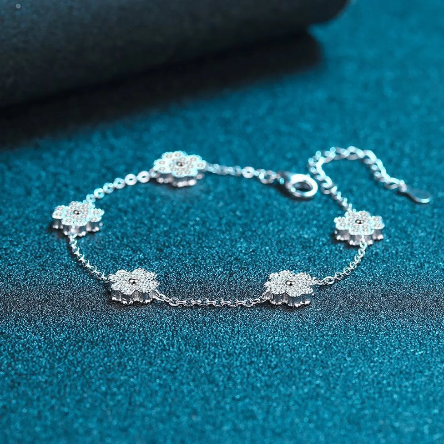 Everyday Clover Moissanite Bracelet Ava - Sassygrove