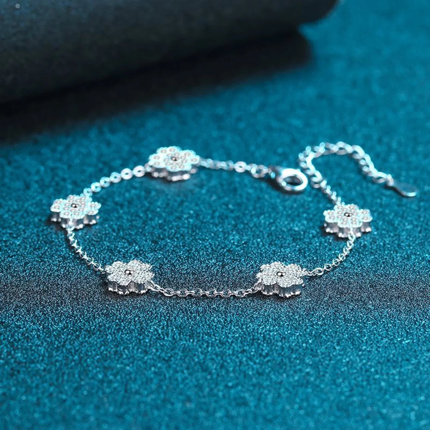Everyday Clover Moissanite Bracelet Ava - Sassygrove