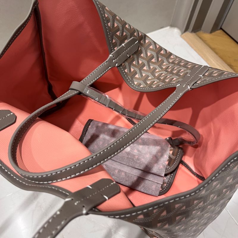 Vivara Signature Carryall - Sassygrove