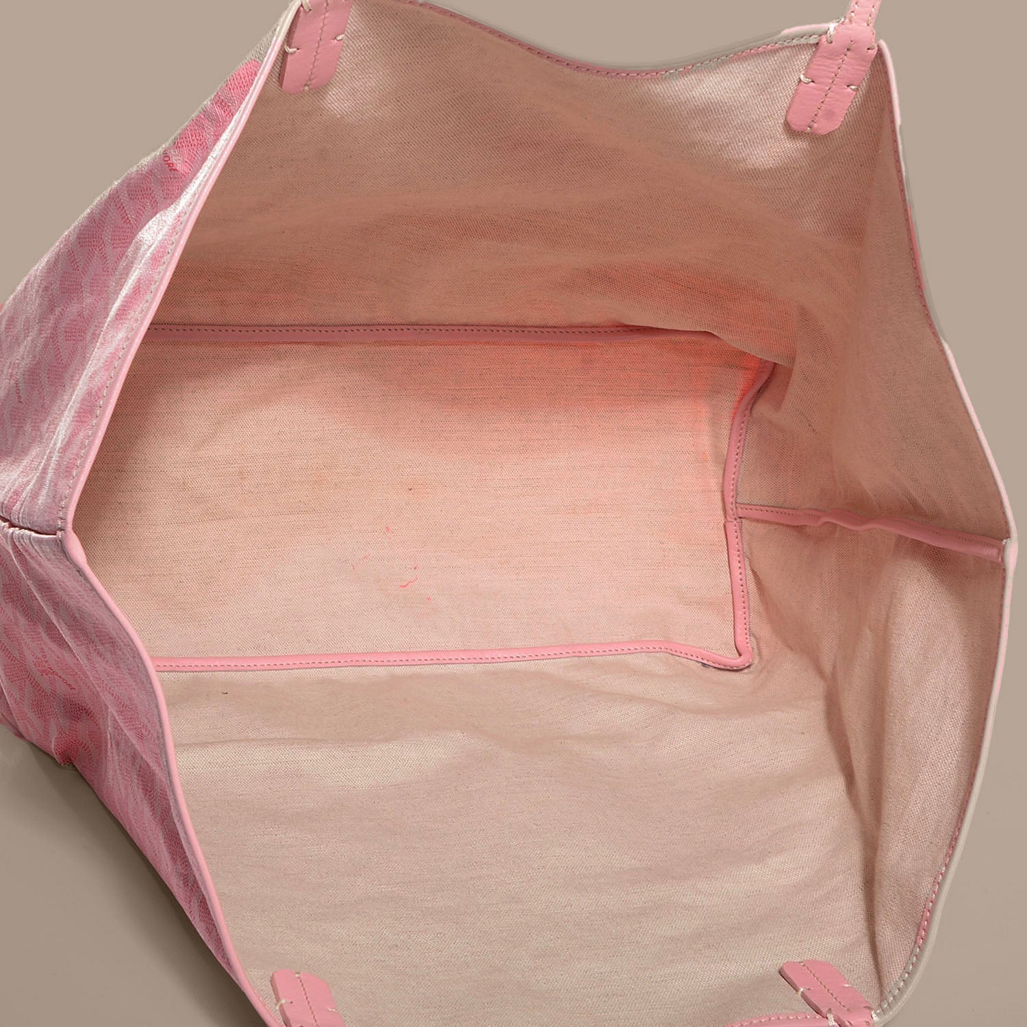 Vivara Signature Carryall - Sassygrove