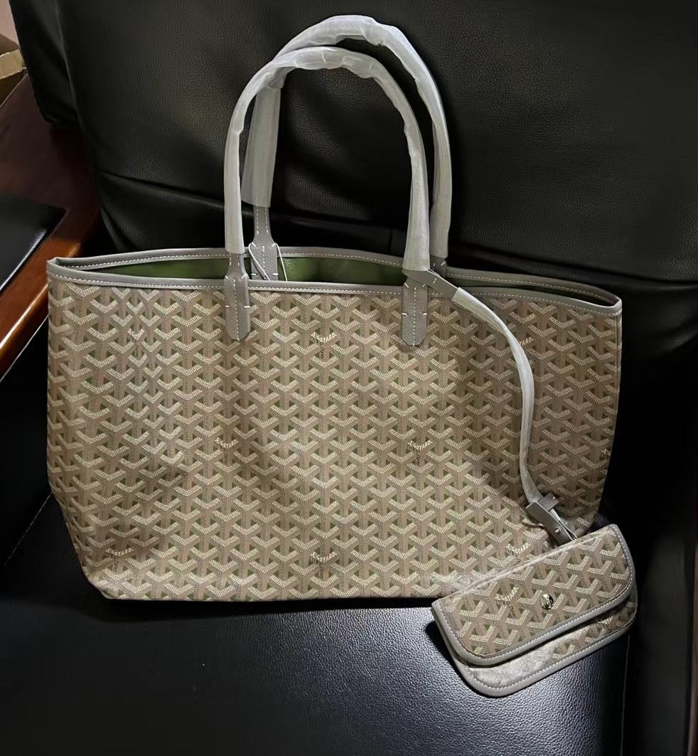 Vivara Signature Carryall - Sassygrove