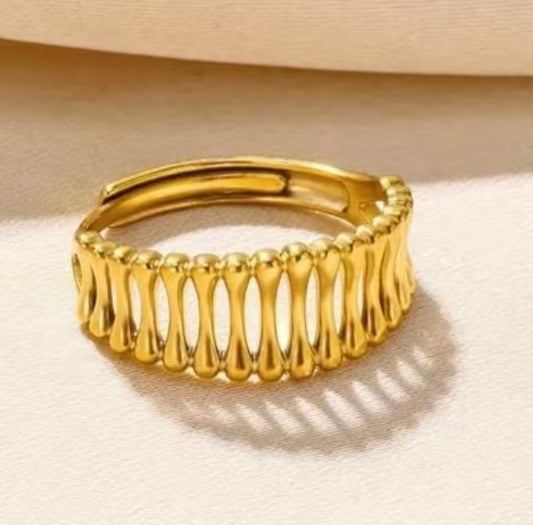 Donella adjustable ring