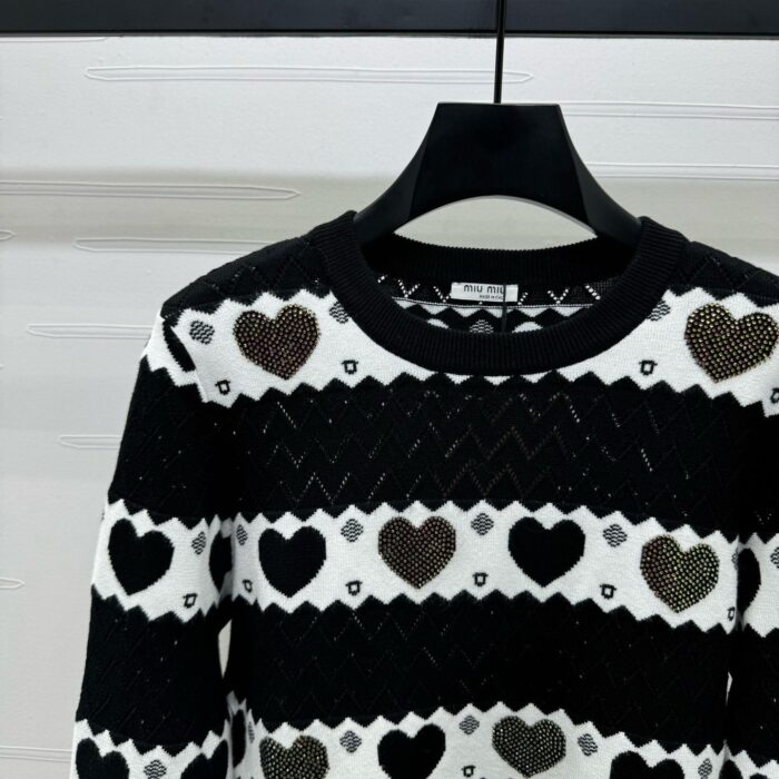 2024_09_06_12_47_IMG_5456 Heart Pattern Knit Sweater - Sassygrove