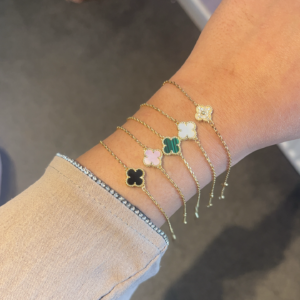 Single clover stamps dainty bracelet - Sassygrove