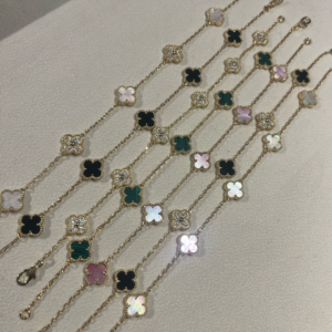 Mini Stamp Clover Bracelet - Sassygrove