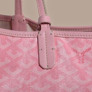 Vivara Signature Carryall - Sassygrove